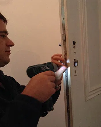 Indianapolis Locksmith Solution Indianapolis, IN 317-564-3557 Indianapolis Locksmith Solution Indianapolis, IN 317-564-3557 - emergency-locksmiths