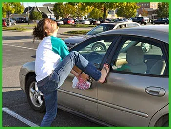 Indianapolis Locksmith Solution Indianapolis, IN 317-564-3557 - locked-keys-in-car